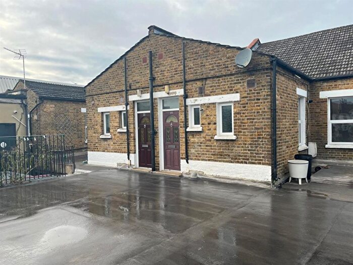 2 Bedroom Flat To Rent In High Street, Colliers Wood, SW19