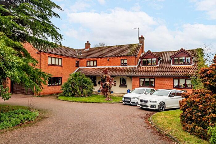 6 Bedroom Detached House For Sale In Beccles Road, Carlton Colville, NR33