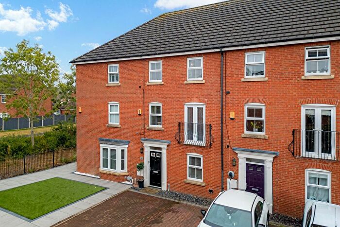 4 Bedroom Terraced House For Sale In Lingwell Park, Widnes, WA8