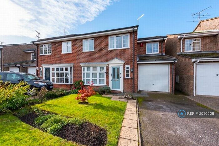 4 Bedroom Semi-Detached House To Rent In Minley Close, Farnborough, GU14