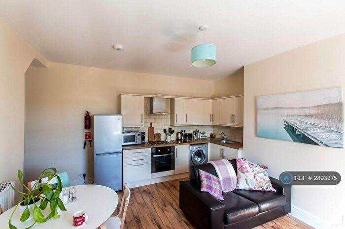 3 Bedroom Terraced House To Rent In Newsome Road, Huddersfield, HD4