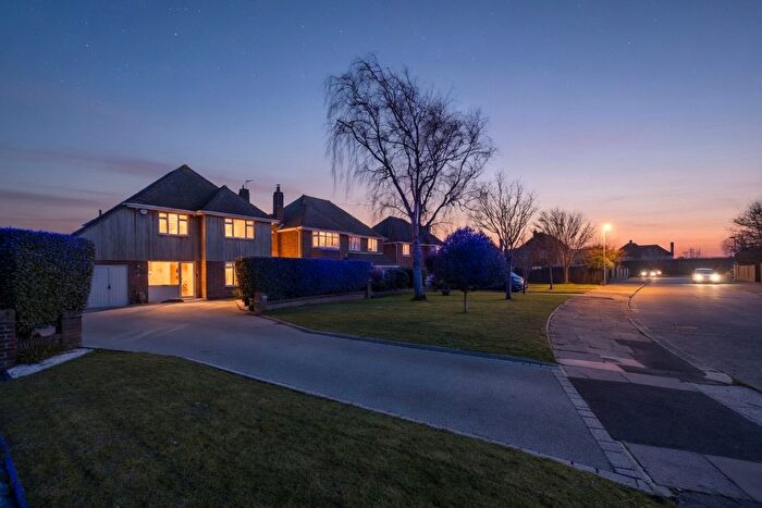 4 Bedroom Detached House For Sale In Falmer Avenue, Goring-By-Sea, BN12