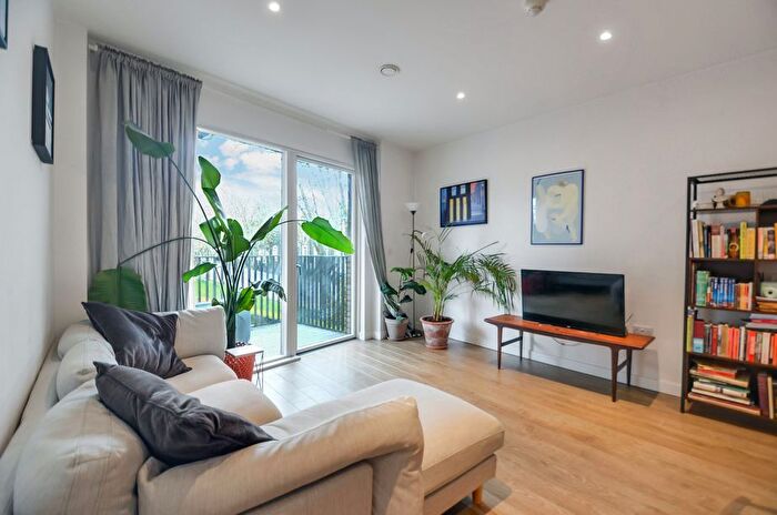 3 Bedroom Flat For Sale In Dalston Lane, London, E8