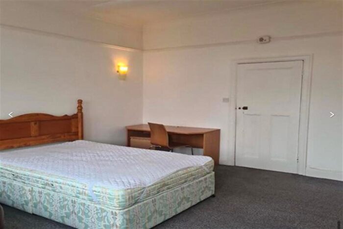 3 Bedroom Flat To Rent In Bedroom Flat In Bournemouth, BH9