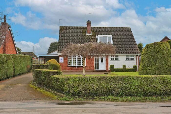 4 Bedroom Detached Bungalow For Sale In Boat Dyke Road, Upton, Norwich, NR13