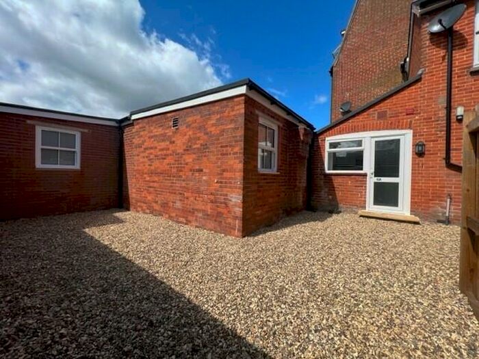 3 Bedroom Apartment To Rent In Reading Road South, GU52