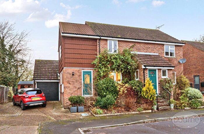 4 Bedroom Detached House For Sale In Stoneham Close, Petersfield, Hampshire, GU32