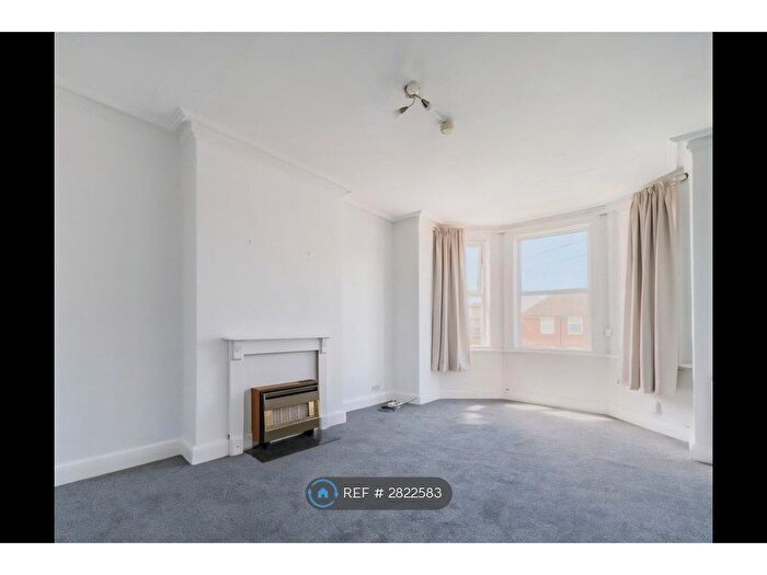 1 Bedroom Flat To Rent In Queens Road, Wirral, CH47