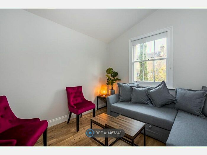 3 Bedroom Flat To Rent In Macfarlane Road, London, W12