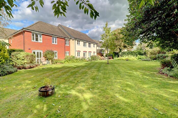 1 Bedroom Apartment For Sale In Penn Road, Hazlemere, High Wycombe, Buckinghamshire, HP15