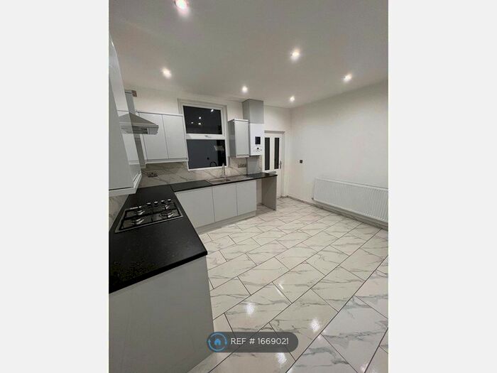 3 Bedroom End Of Terrace House To Rent In Holme Lane, Sheffield, S6