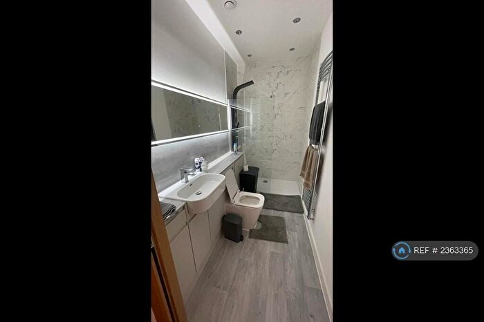 2 Bedroom Flat To Rent In Northfleet, Dartford - Kent, DA11