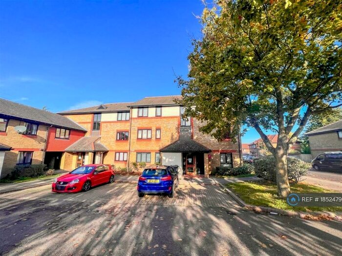 Studio To Rent In Louvain Road, Greenhithe, DA9