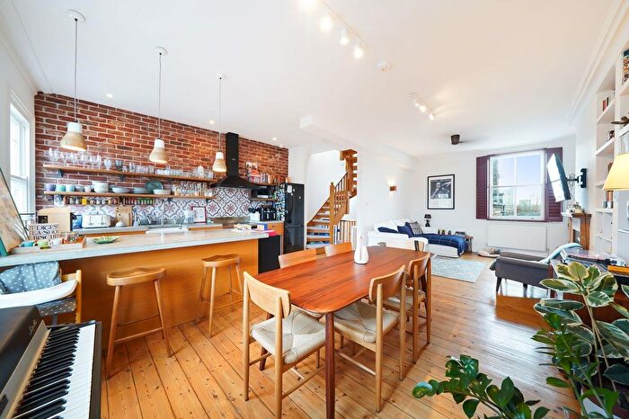 3 Bedroom Flat To Rent In Harvist Road, Queen's Park, London, NW6