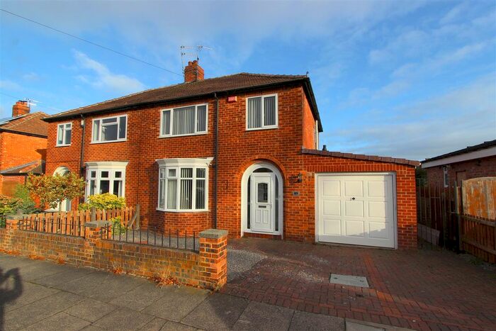 3 Bedroom Semi-Detached House To Rent In Swaledale Avenue, Darlington DL3