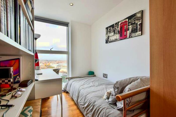 2 Bedroom Apartment To Rent In Nv Buildings, The Quays, Salford, M50