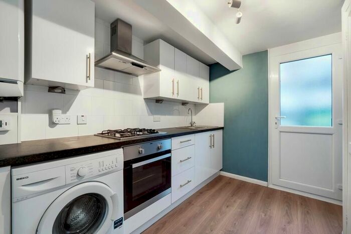 2 Bedroom Flat To Rent In Coverton Road, London, SW17