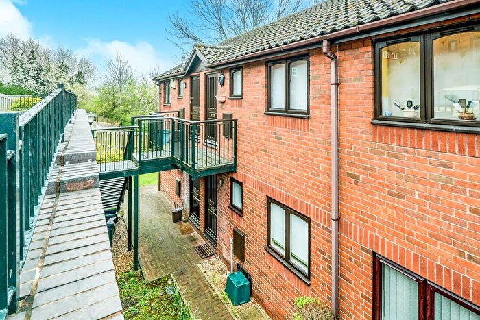 Studio To Rent In Wyatt Close, High Wycombe, HP13