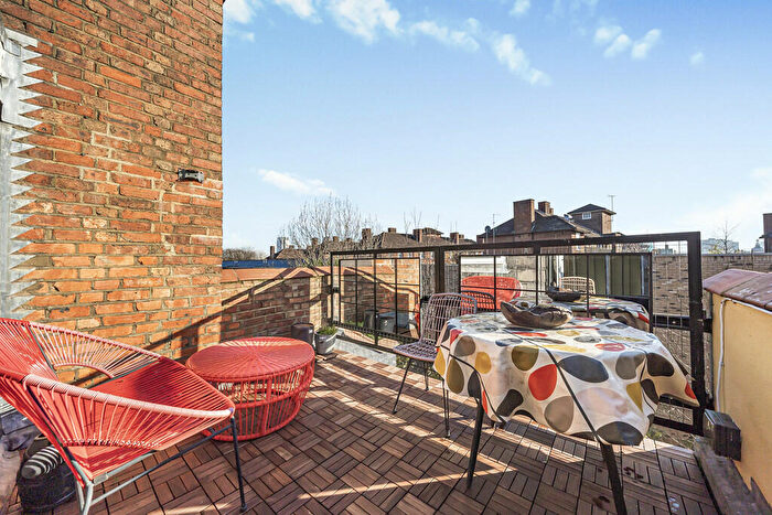 1 Bedroom Apartment For Sale In Birnam Road, N4