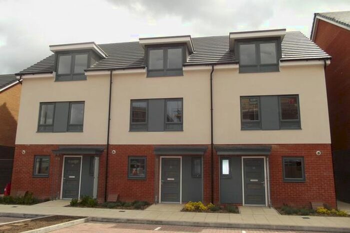 3 Bedroom Terraced House To Rent In Padworth Avenue, Reading, RG2