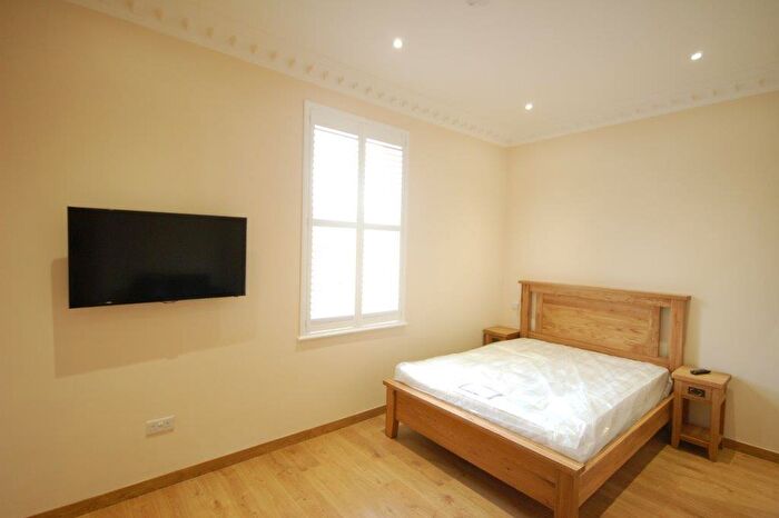 Flat To Rent In Jessica House, Russell Street, RG1