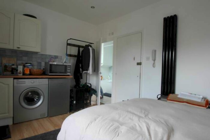 Studio To Rent In Mildmay Road, Islington, N1