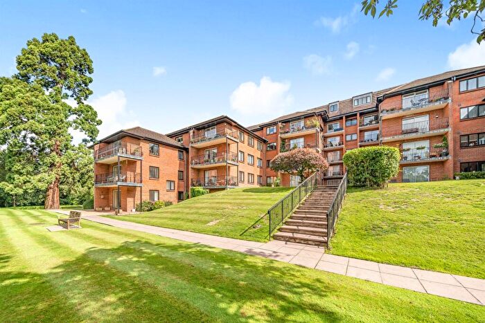 2 Bedroom Apartment To Rent In Bedroom Purpose Built Apartment In Warlingham, CR6