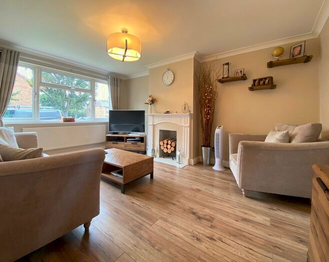 2 Bedroom Flat To Rent In Cross Road, Romford, RM7