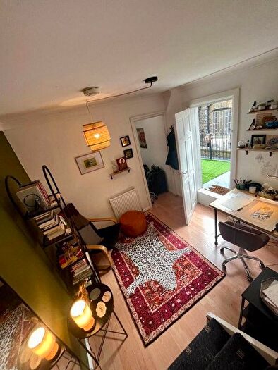 1 Bedroom Flat To Rent In Mile End Road, East London, E1