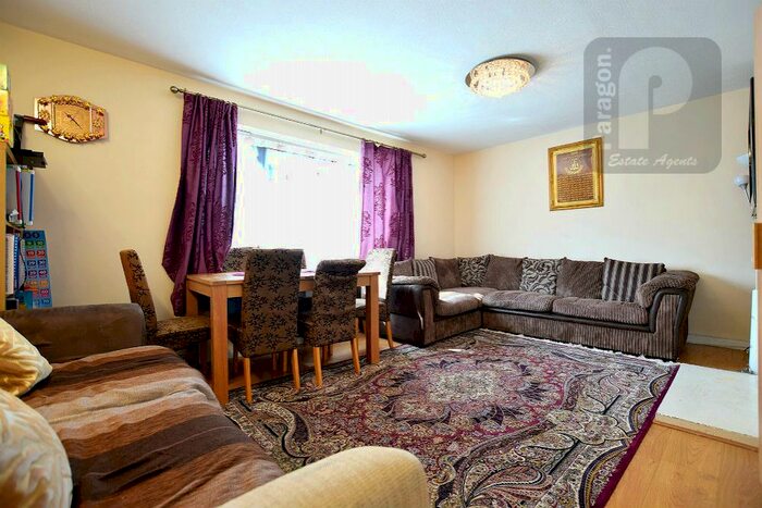 2 Bedroom Flat To Rent In Pipers Green, Kingsbury Road, NW9