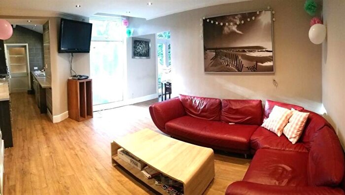 8 Bedroom House To Rent In Ashlyn Grove, Manchester, M14