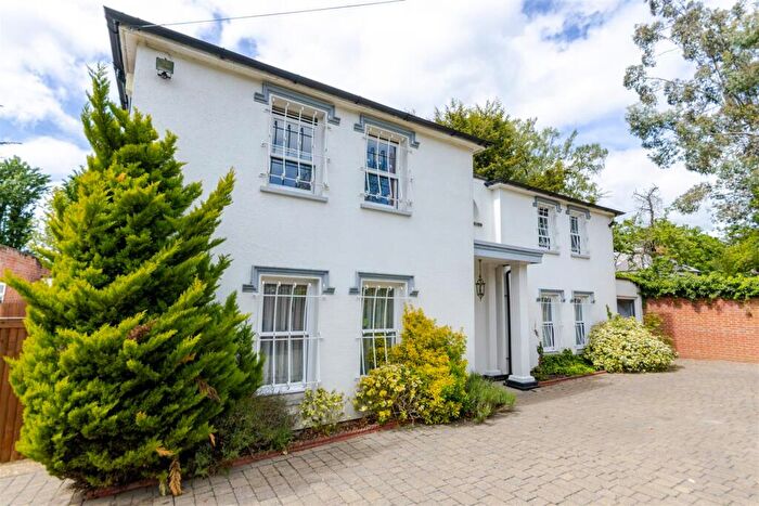 3 Bedroom House For Sale In Woodhall Drive, Pinner, HA5