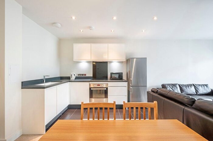 2 Bedroom Flat To Rent In Fisher Close, Surrey Quays, SE16