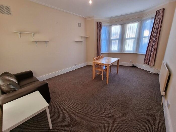 2 Bedroom Flat To Rent In East End Road, London, N2