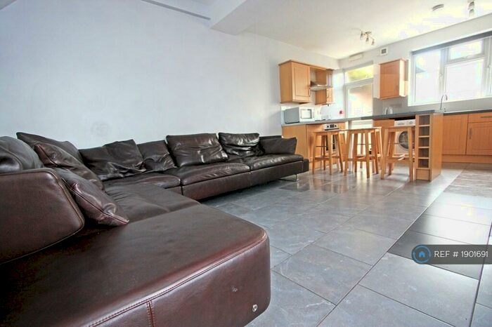 6 Bedroom Terraced House To Rent In Arabella Street, Cardiff, CF24