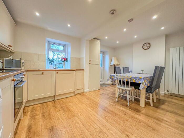 4 Bedroom End Of Terrace House To Rent In Parkside, Horsforth, Leeds, LS18