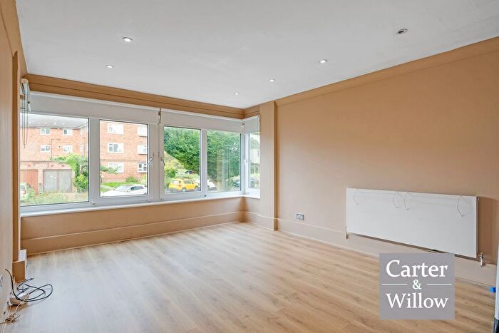 2 Bedroom Flat For Sale In Elm Court, Love Lane, Woodford Green, IG8