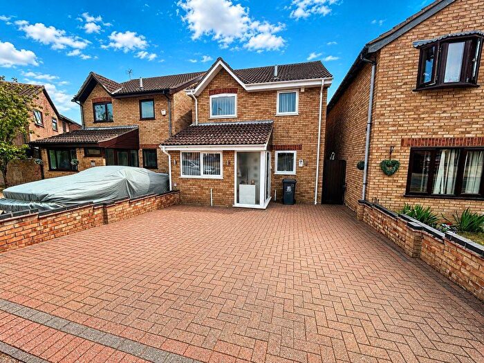3 Bedroom Detached House For Sale In Hogarth Close, Bradwell, NR31