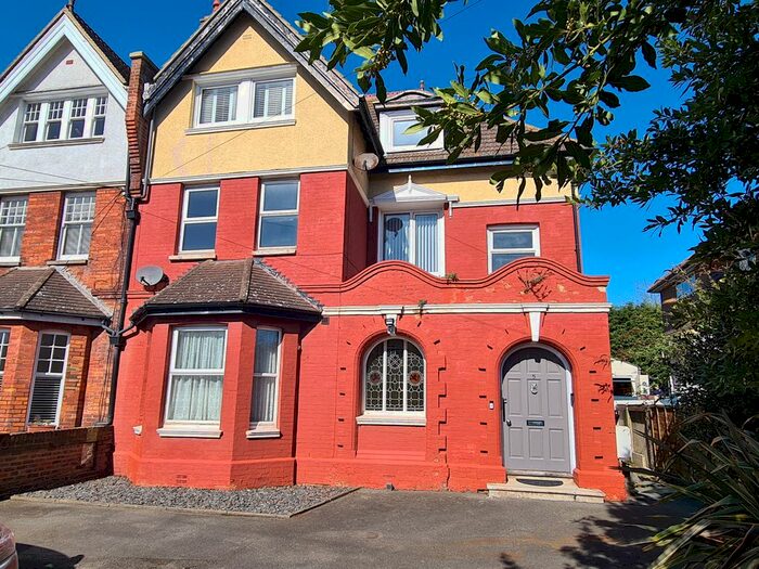 2 Bedroom Flat To Rent In Buckhurst Road, Bexhill On Sea, TN40