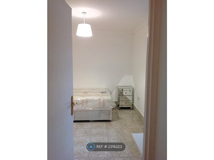 Studio To Rent In Caledonian Road, London, N1