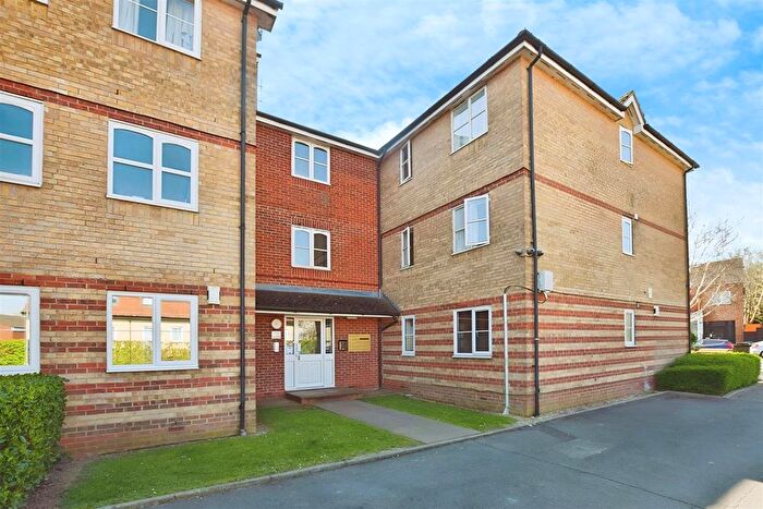 2 Bedroom Flat To Rent In Lucas Gardens, London, N2