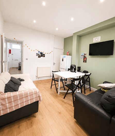 4 Bedroom End Of Terrace House To Rent In Frederick Grove, Lenton, Nottingham, NG7