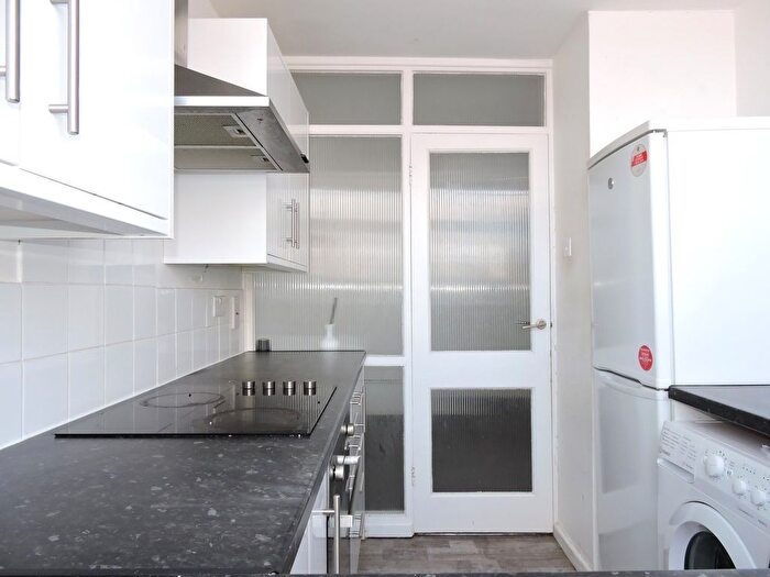 2 Bedroom Flat For Sale In Putney Road, Enfield, Middlesex, EN3