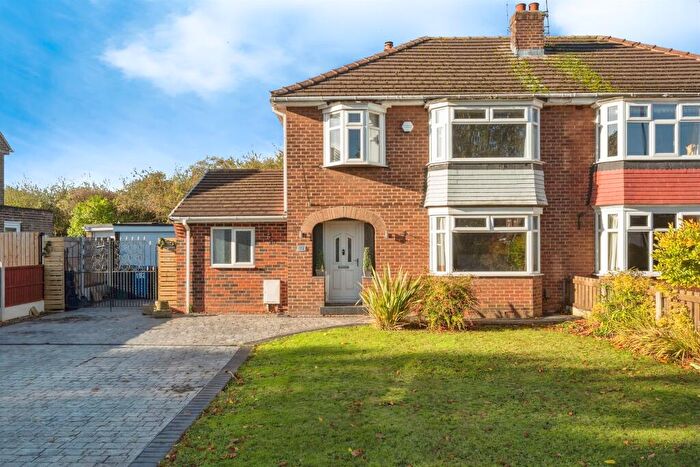 3 Bedroom Semi Detached House For Sale In Amersall Road, Scawthorpe, Doncaster, DN5