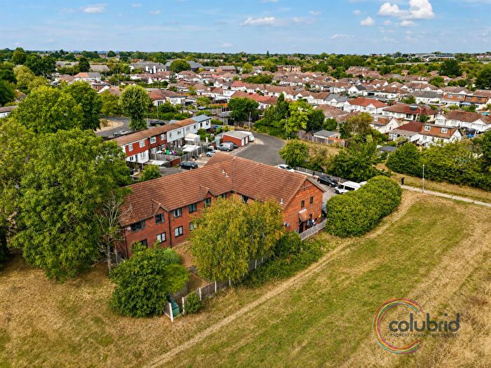 1 Bedroom Flat For Sale In Chase End, Chaseway, Basildon, SS16