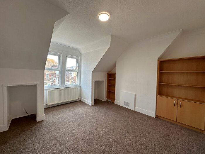 2 Bedroom Flat To Rent In Albany Road, Bexhill-On-Sea, TN40