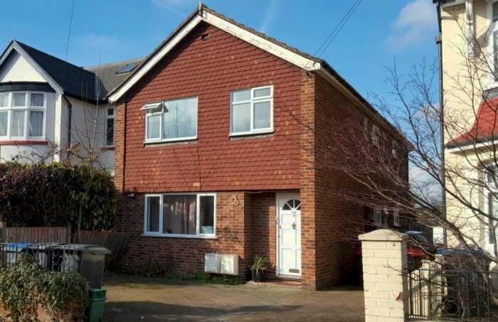 3 Bedroom Maisonette To Rent In Gloucester Road, Kingston Upon Thames, KT1