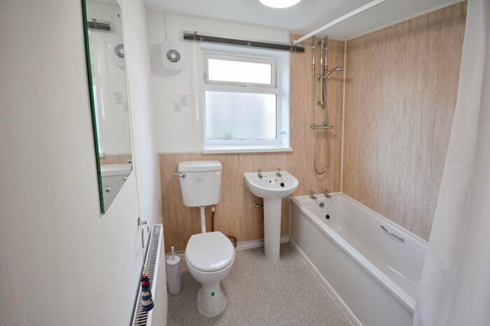 2 Bedroom Bungalow To Rent In Fowler Street, Old Whittington, Chesterfield, Derbyshire, S41