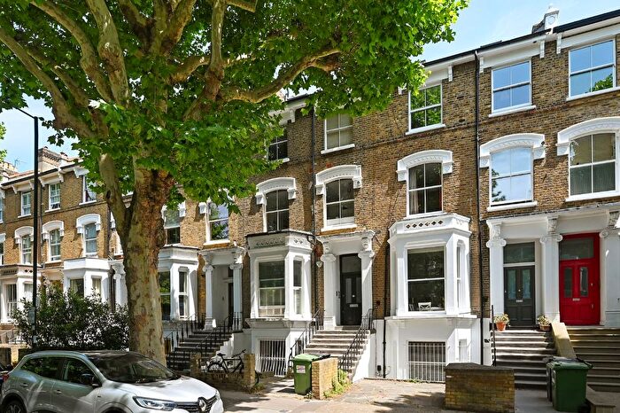2 Bedroom Flat For Sale In Hammersmith Grove, London, W6