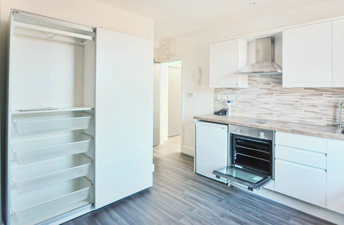 Studio To Rent In Stamford Hill, London, N16